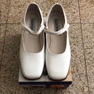 Brand New Buster Brown Girls Dress Shoes Size 2